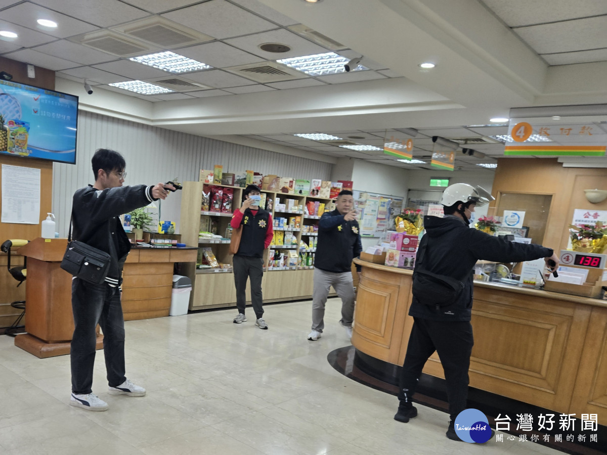 板橋警攜手農會防搶演練　強化金融機構員工緊急應變能力