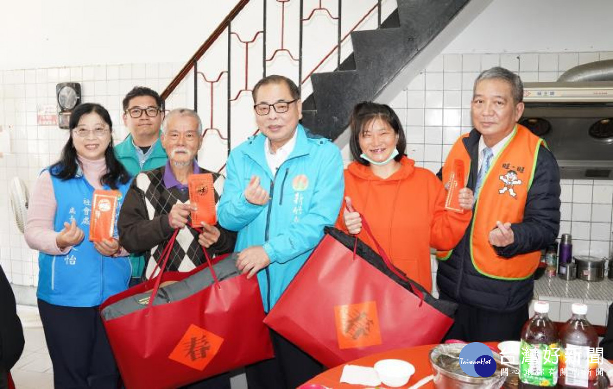 春節送暖到街頭　竹縣頒發關懷金與防寒物資