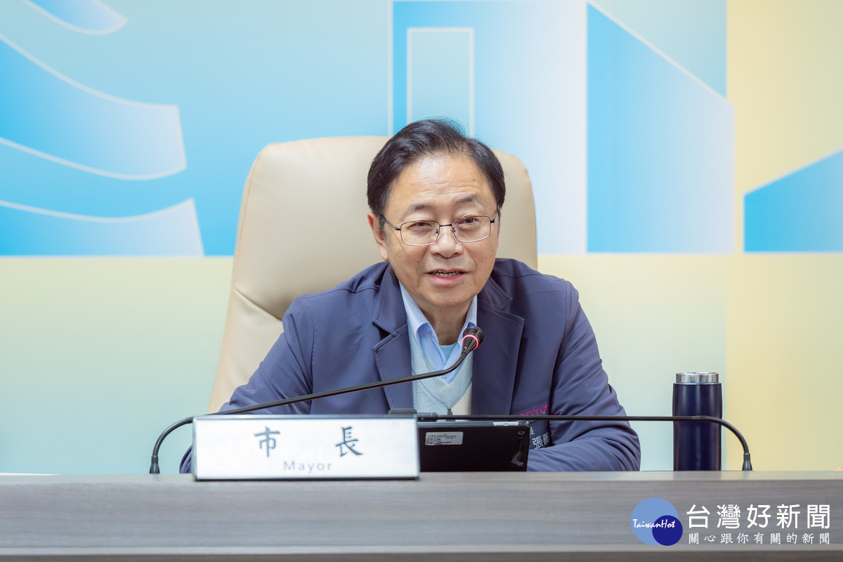 桃園市長張善政聽取「桃園市115年春節暨春遊熱門地點疏運計畫」專題報告。<br />
