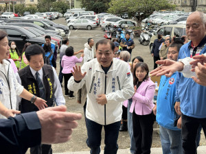 陳見賢於2月2日公告日正式辭去主委職務，展現對制度的尊重。