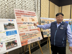 陳洽文站長籲大眾多搭乘公共運輸。（記者扶小萍攝）