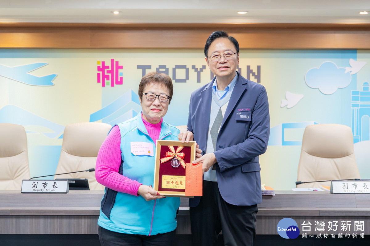 龍潭三水社區關懷據點獲中央肯定　「金點英雄」游芳玲獲張善政表揚肯定