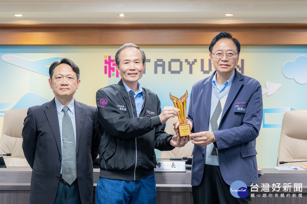 帶領桃園朝向閱讀城市邁進　桃市圖獲教育部第三屆圖書館事業貢獻獎