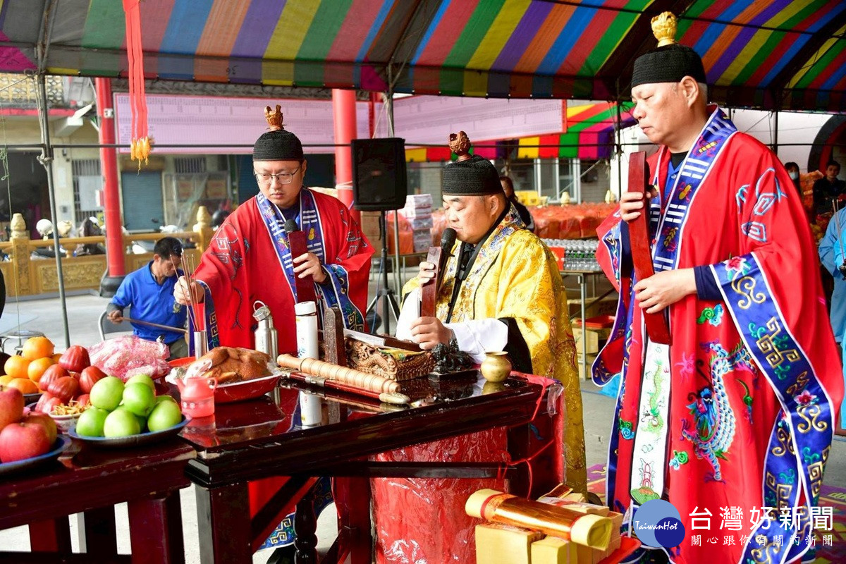 員林承天宮迎春納福環保金爐盛大啟用  春節博杯祭出999純金黃金龜