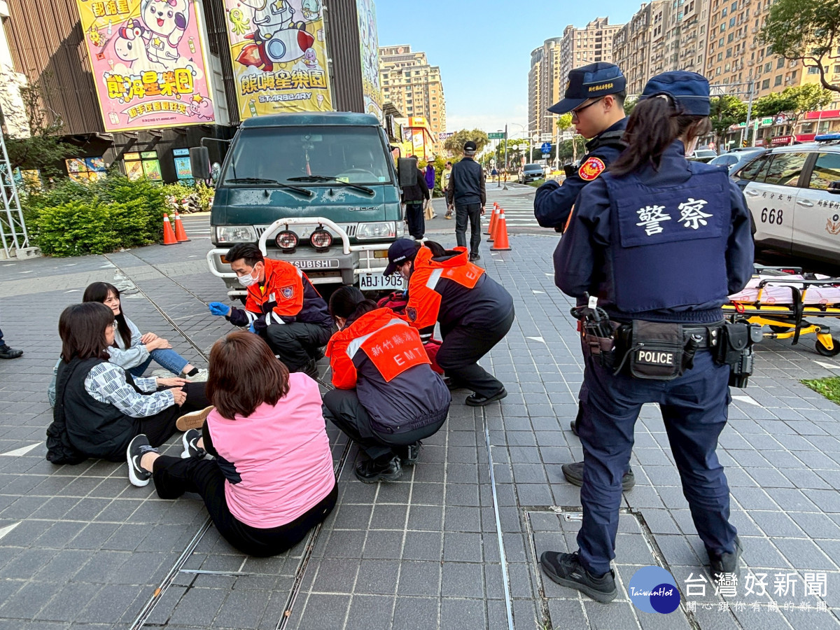 演練過程逼真，現場一度引起部分不知情民眾誤以為為真實事件。