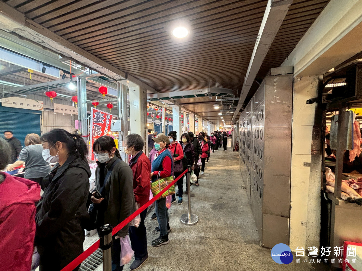 桃園市政府經濟發展局辦理「集客活動」，限量發送加菜金，邀請市民朋友一起到市場採買，感受在地市場的熱鬧氛圍。