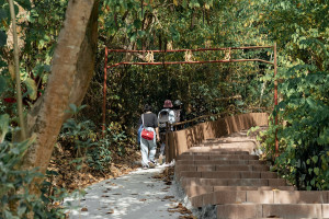 嘉義市府近期完成「蘭潭休憩環境整備工程」，已於1月底開放使用，其中位於鎮德宮旁的好漢坡，完工後共設置323階／嘉義市府提供