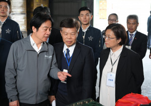 賴總統蒞臨彰化關心紡織產業，縣府籲中央加強支持傳統產業轉型。圖／彰化縣政府提供