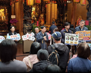 中壢警分局攜手中壢仁海宮舉辦「馬上識詐・安全上路」主題宣導活動。