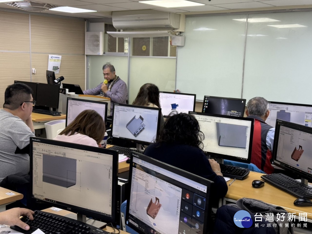 桃竹苗分署115年「產業人才投資方案」提供3年7萬元的進修補助，鼓勵在職勞工進修學習，提升競爭力。