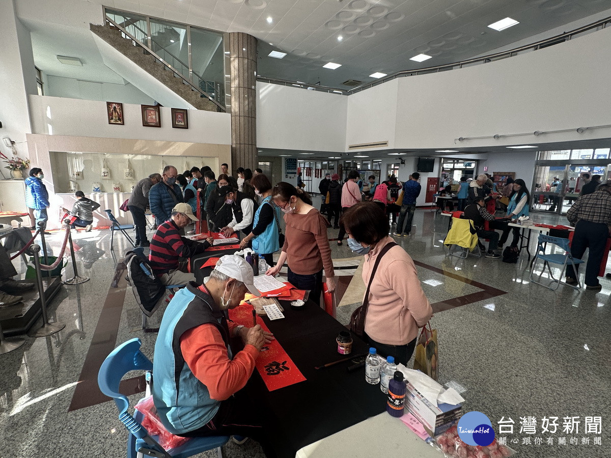 南投舊城迎春風　18位名家揮毫　手寫春聯送福入家戶