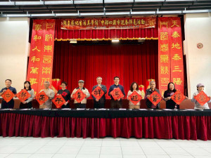 新春揮毫送祝福，彰化生活美學館邀民眾共迎馬年。