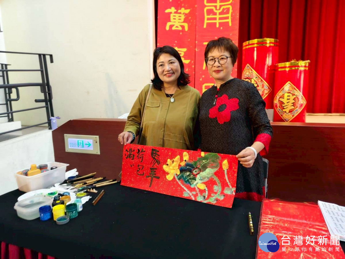 新春揮毫送祝福，彰化生活美學館邀民眾共迎馬年。
