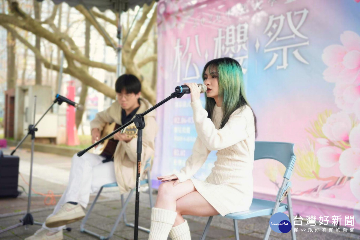 開幕儀式由吉他社與熱音社學生帶來精采音樂演出，為活動揭開熱鬧序幕。