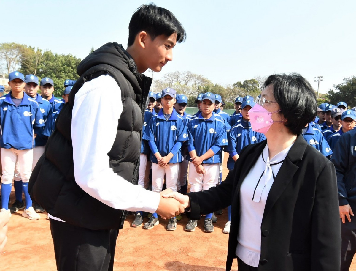 縣長王惠美與沙子辰合照。圖／彰化縣政府提供