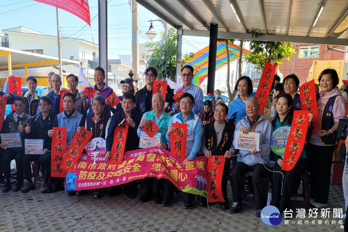 農曆新春將至　昆和之友會辦現場揮毫贈春聯場面熱絡