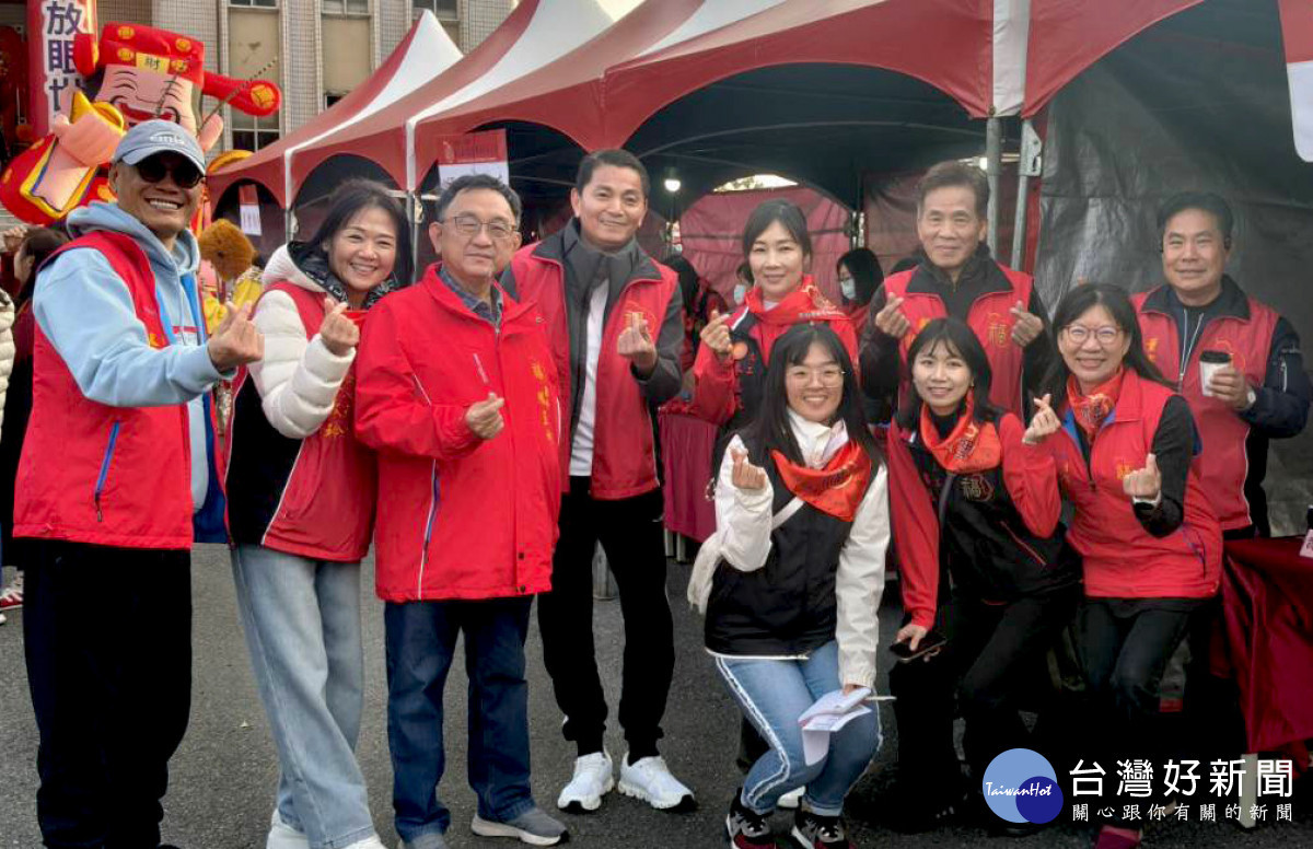 嘉義市福添福社會福利基金會今晚舉辦「助你幸福 圍爐歡聚」圍爐餐會。（圖／記者陳致愷攝影）