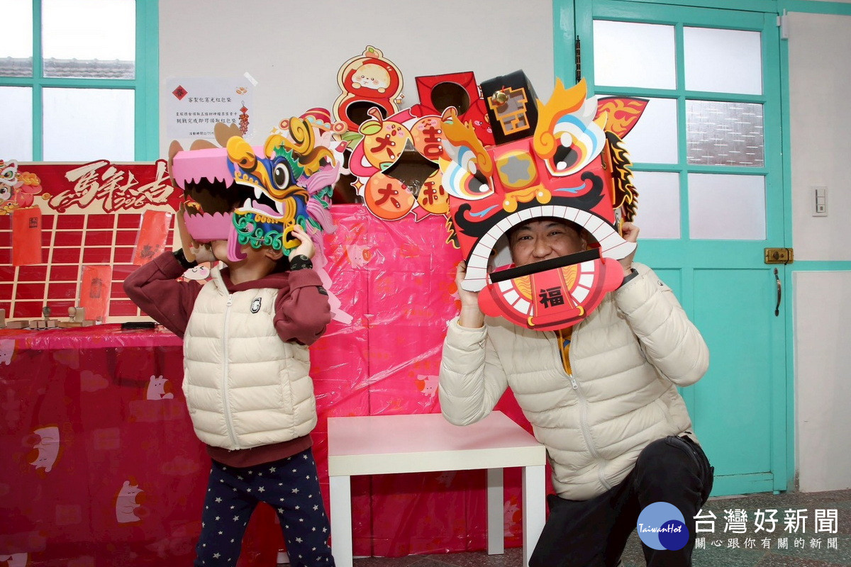 桃園市龜山區憲光二村推出「走春．寫福．迎財．開工補給」主題活動-五路財神闖關。