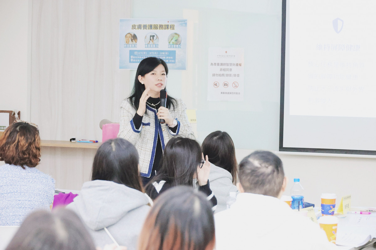 護理與美容醫學小組召委郭貞君表示，「監測」則是透過多次影像比對建立皮膚的平均狀態與變化趨勢。