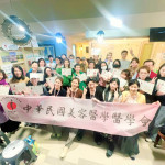 (圖／美醫會提供)受訓學員與學會代表結訓合影。