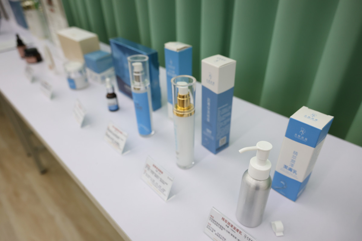 保養品安全標準升級！2026 年 7 月起沒有 PIF 認證的美妝保養品，在臺灣販售或贈與都是「不合規」。