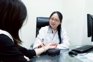 陳藝文副主任提醒以穴道及茶飲保養，內外兼顧守護雙眼健康