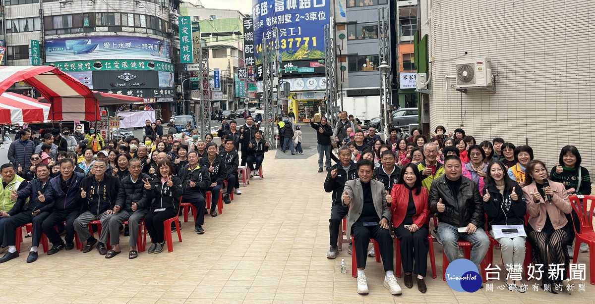 年貨大街舉行隆重開幕典禮。（記者扶小萍攝）