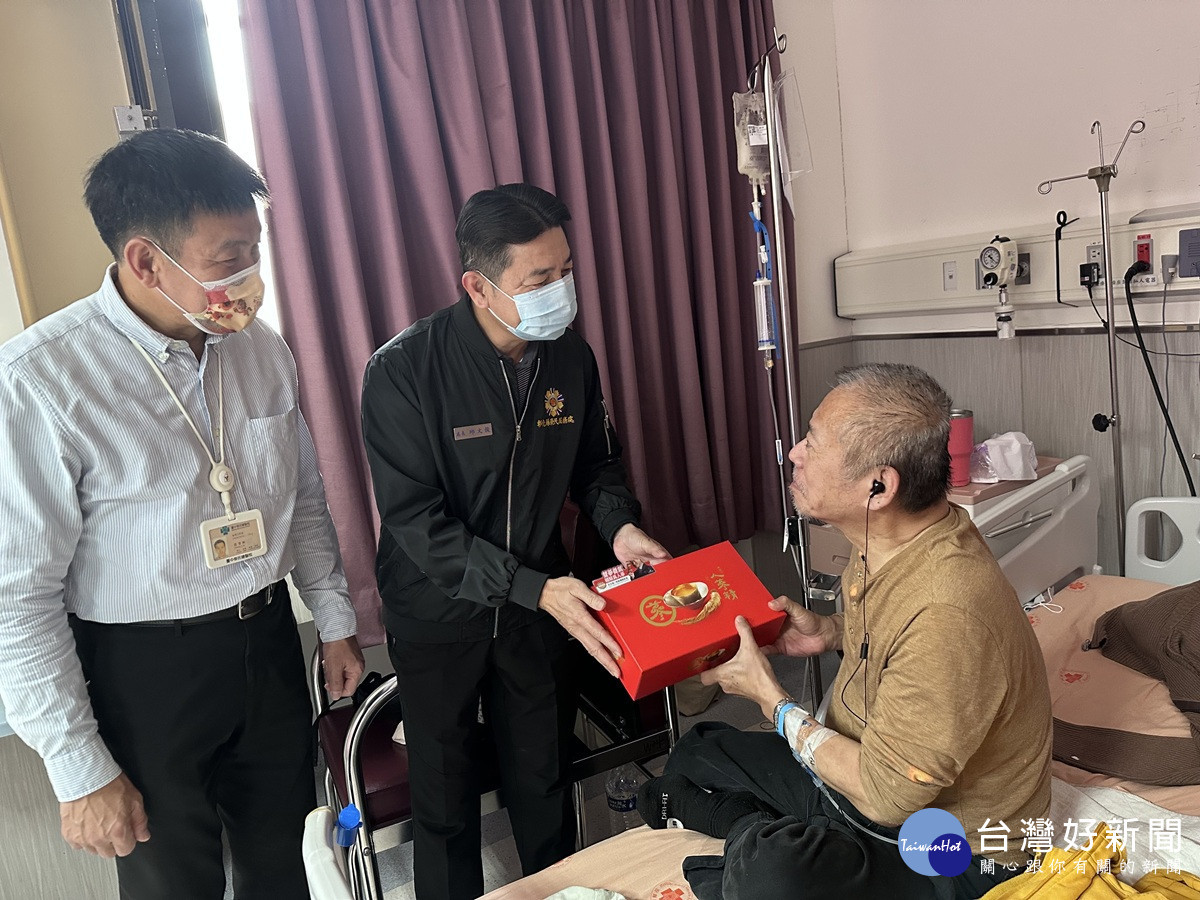春節前夕關懷送暖　彰化榮服處慰問台中榮總住院榮民