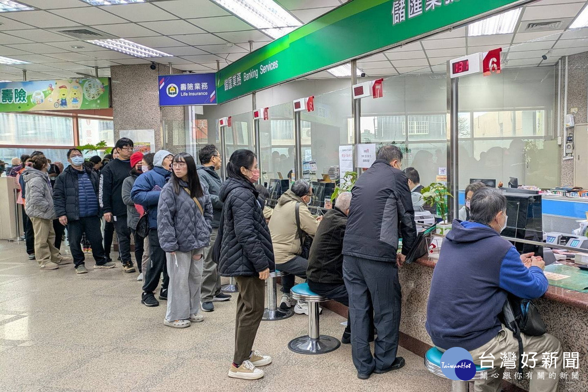 配合春節走春發紅包需求，桃園6處郵局2/9～13推出兌換新鈔服務。<br />
