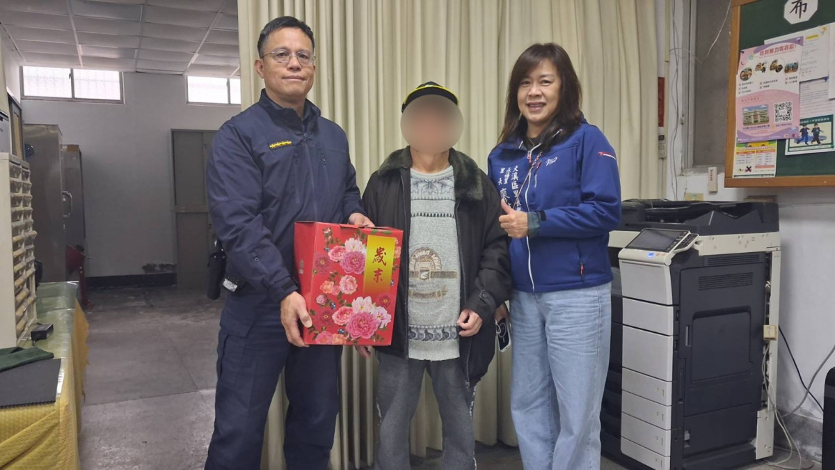 寒流擋不住人情味　大溪警送暖關懷獨居長者與弱勢家庭