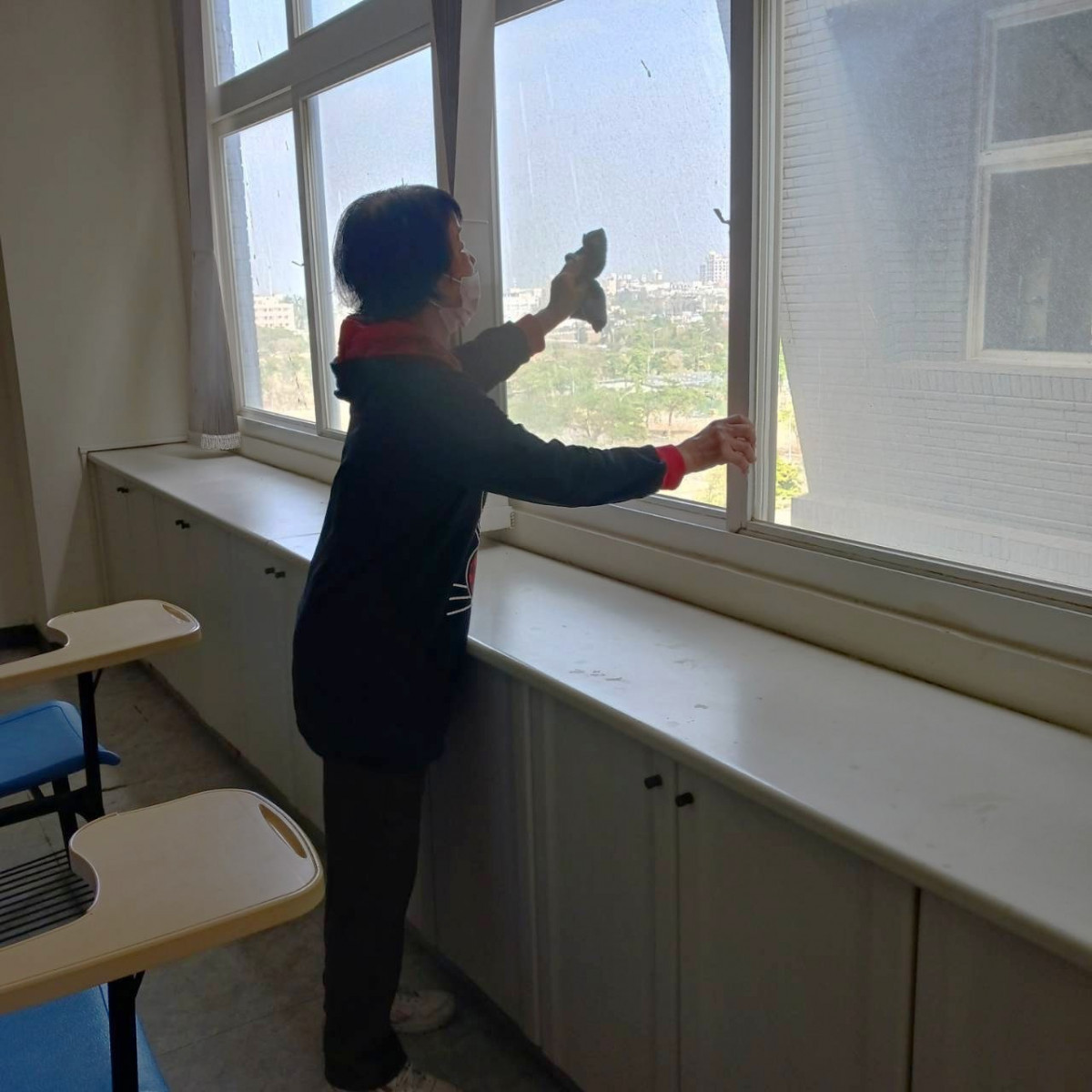 66歲剝蚵婦成功轉職　穩定就業獲3萬大紅包