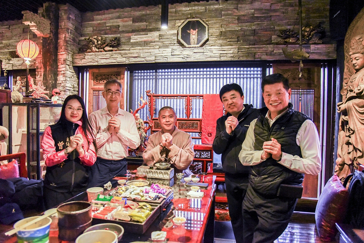 「墨香顯年—春聯結好緣」      宏願大千世廣結善緣