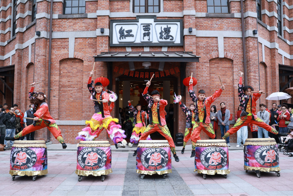 台北藝文場館春節活動攻略　松菸「百馬賀年」、北投 DIY 燈箱、西門紅樓瑞獅迎春