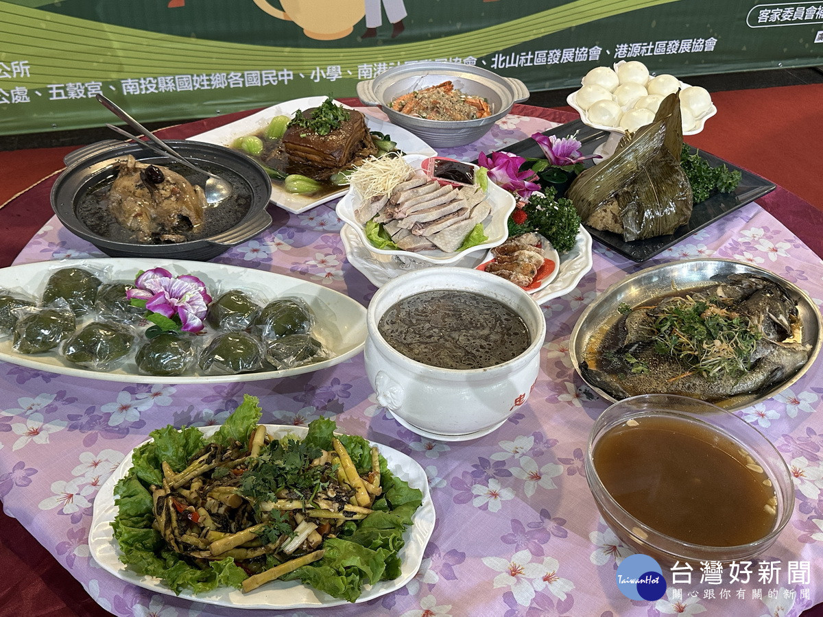 這一桌佳餚6600元，席開80桌歡迎大家預訂。（記者扶小萍攝）