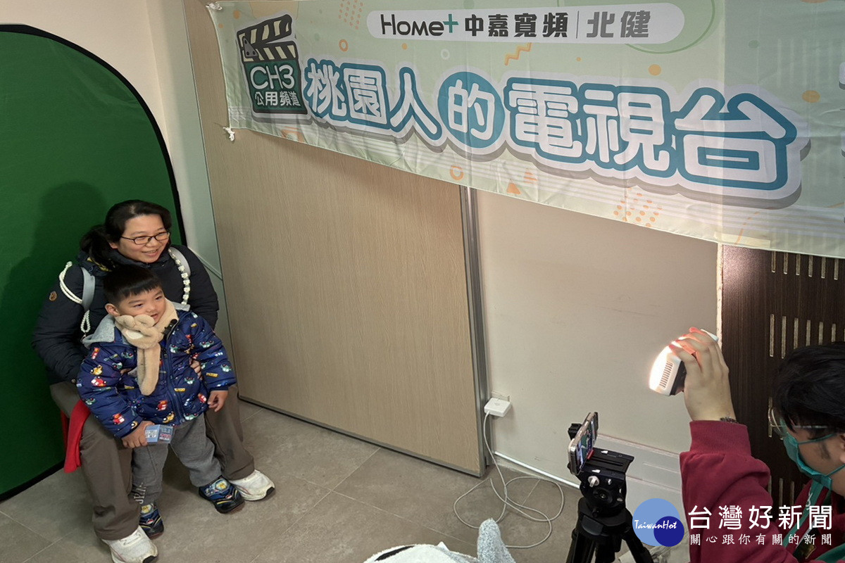 桃園市土地公文化館攜手在地媒體中嘉寬頻｜北健電視，舉辦「名家揮毫喜迎春」活動。