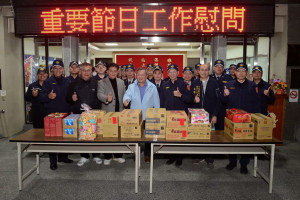 王副縣長草屯簡鎮長等到草屯分局與多個派出所慰問。（草屯分局提供）