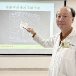 臺中醫院泌尿科朱朗軒主任說明，患者透過免開刀的海神刀超音波消融手術根除惡性腫瘤，還成功保留性功能還沒有漏尿困擾。圖/台中醫院
