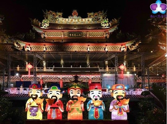 2026 台北燈節聯手20大宮廟　300 公尺燈海隧道、鑽轎底祈福光橋，馬年走春全攻略