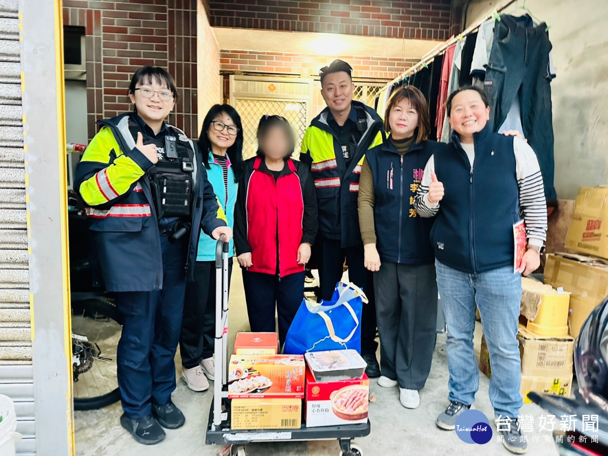 壢警攜手慈善團體寒冬送暖。