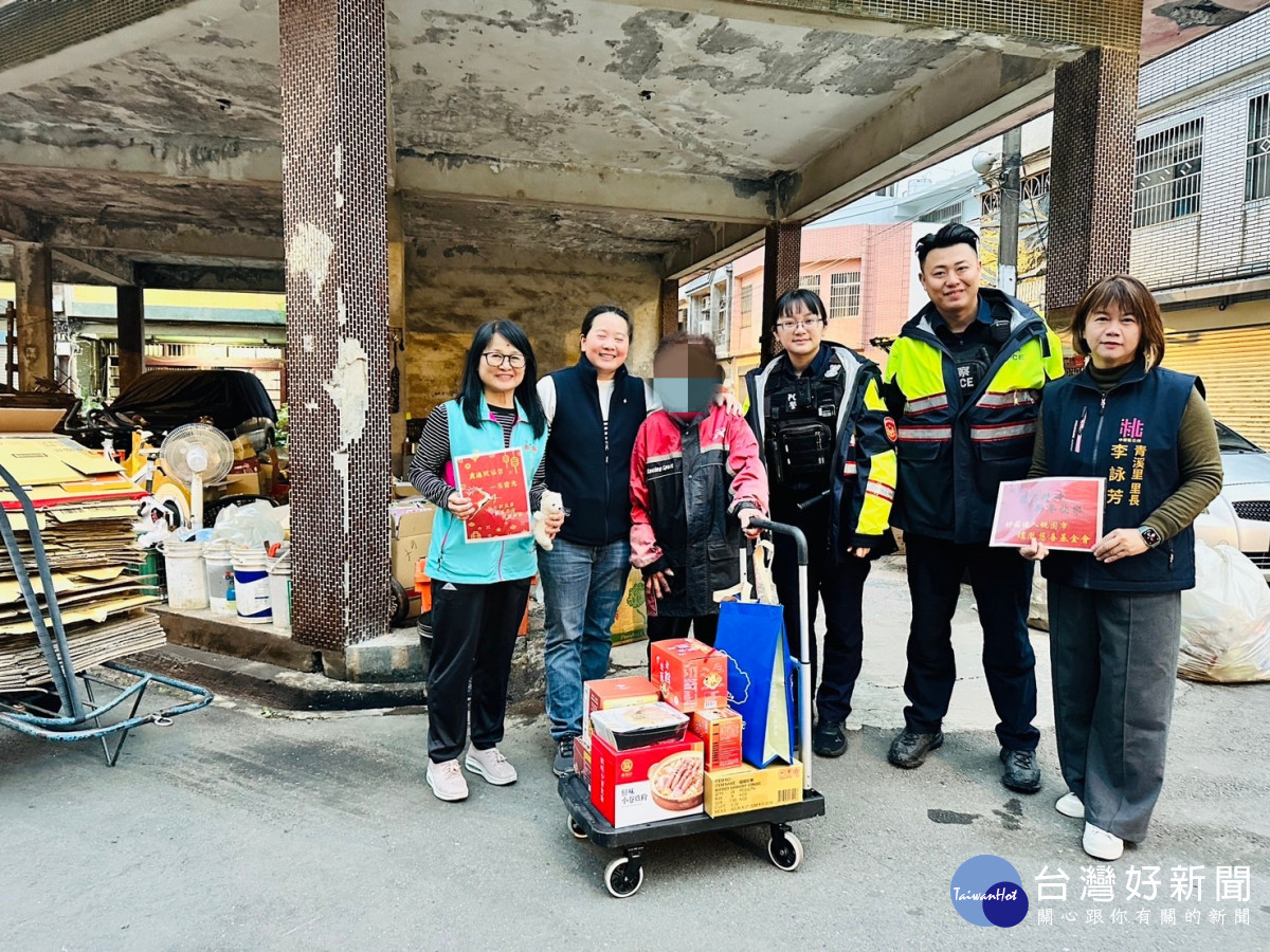 壢警攜手慈善團體寒冬送暖。