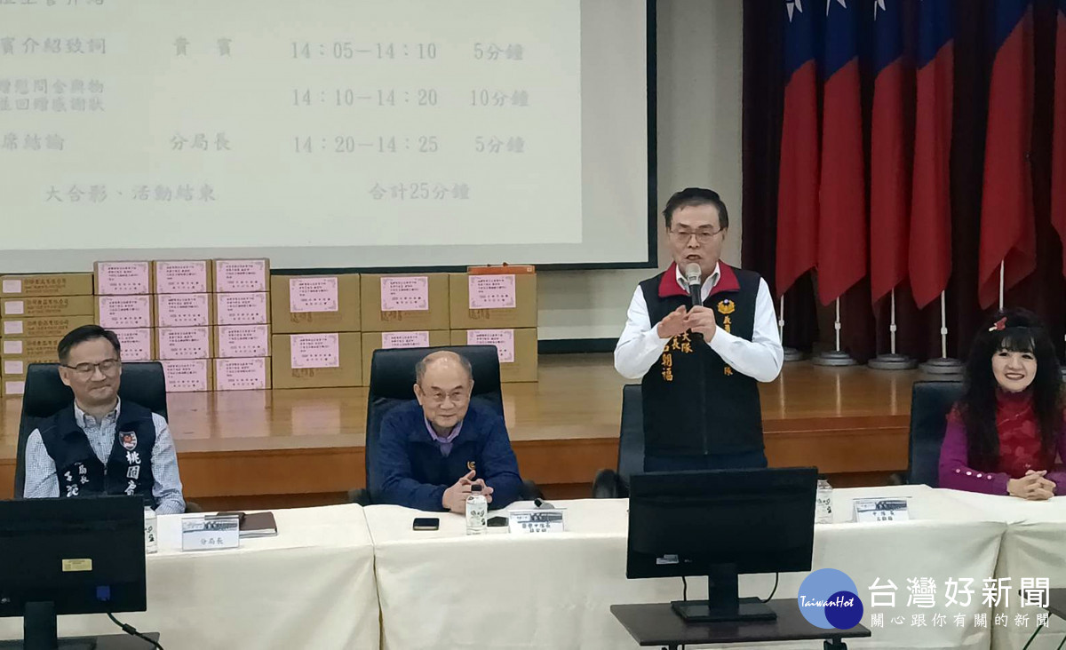 桃園義警中隊致贈破案獎金與物資     桃園警分局表示感謝並做好治安工作