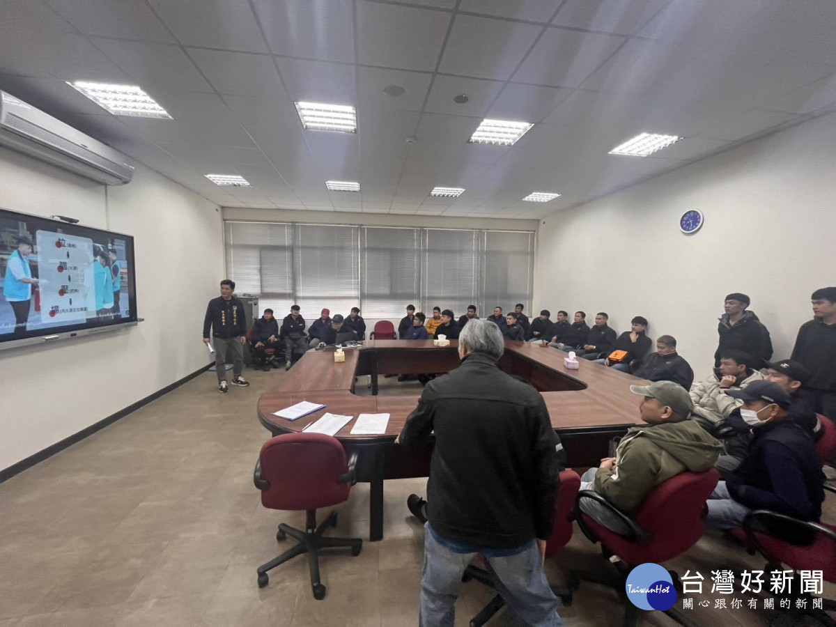 蘆竹警深入企業宣導，強化外籍移工法治觀念。