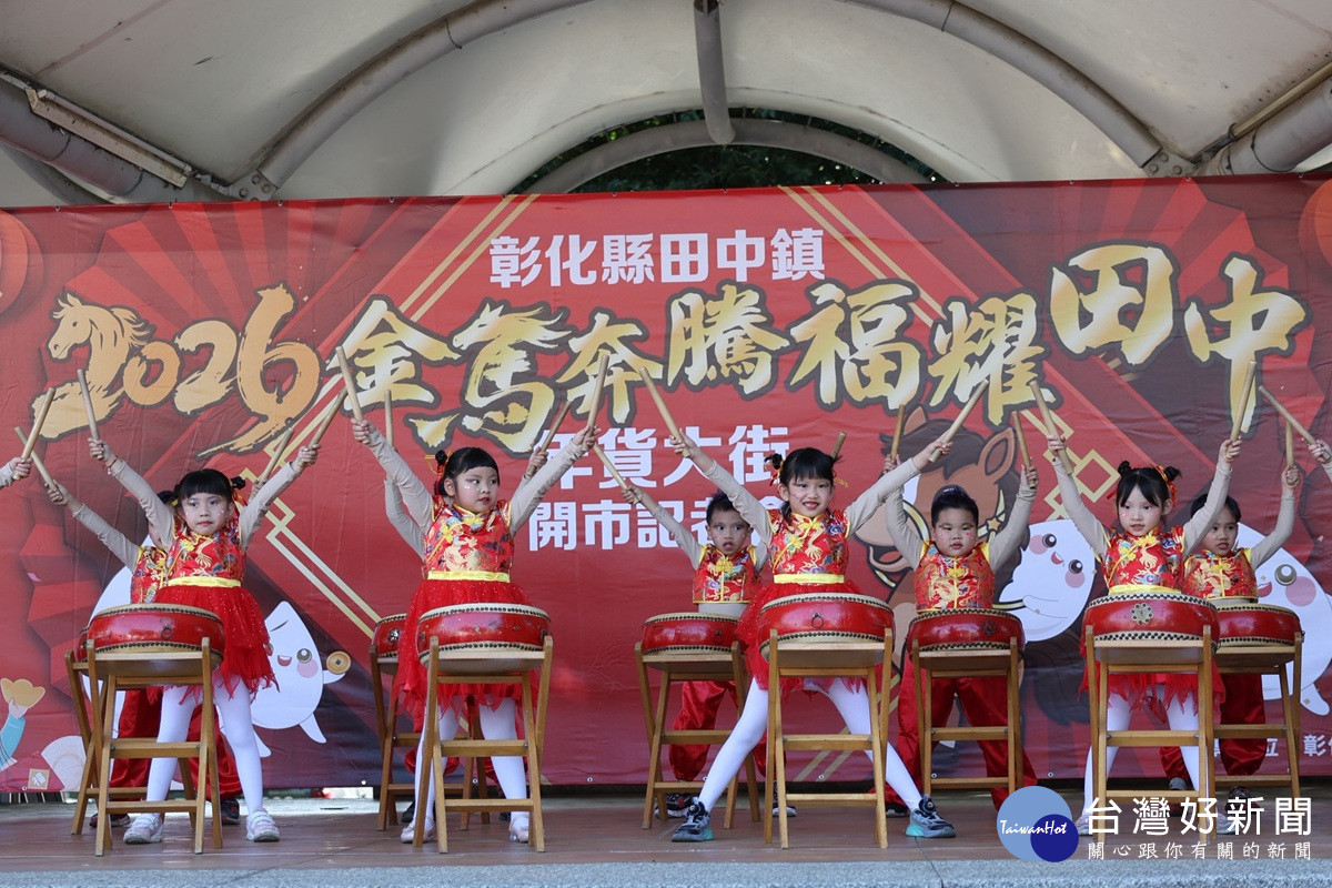 2026金馬奔騰 福耀田中~年貨大街  「幸福許願馬」小提燈引發排隊熱潮