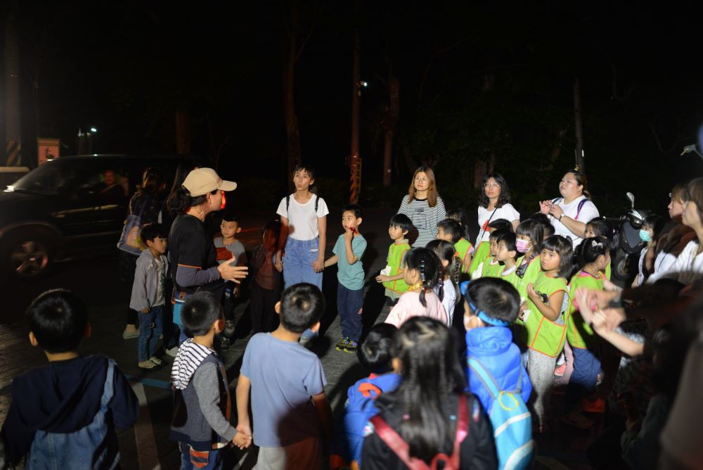 東勢林場的「夜間生態導覽」，引領遊客認識林場夜間生態樣貌，透過專業解說，增進對自然環境之認識與尊。(圖/東勢林場)