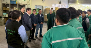 中華郵政公司王董事長春節前夕，慰勉桃園郵局快捷股同仁。