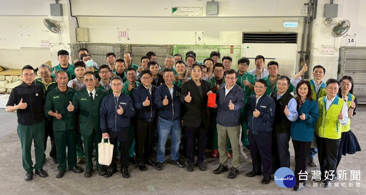 中華郵政公司王董事長春節前夕，慰勉桃園郵局快捷股同仁。