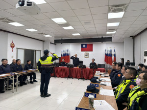 中壢警百警雷霆除暴，春節前封鎖式掃蕩，局長親自坐鎮指揮。