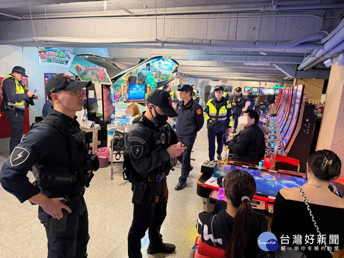 中壢分局執行「雷霆除暴擴大臨檢」專案行動。