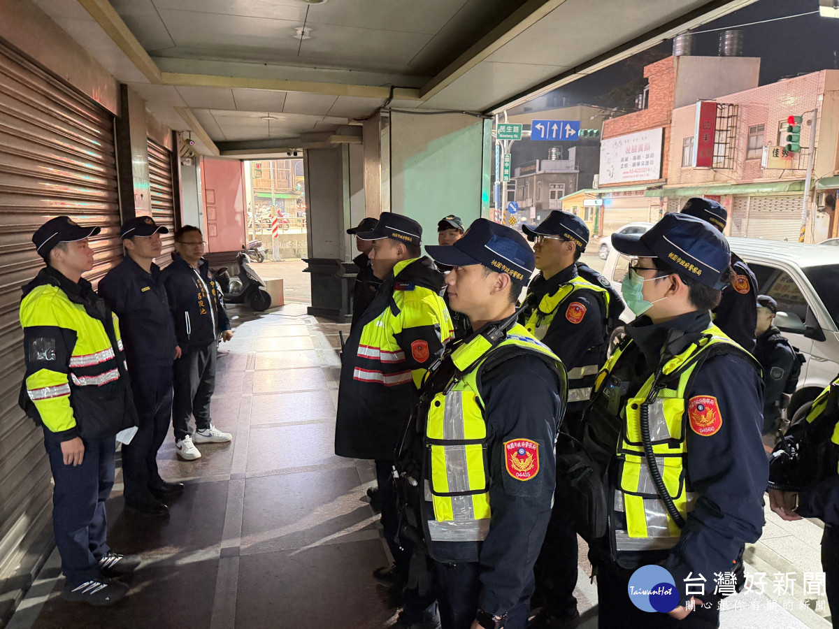 中壢分局執行「雷霆除暴擴大臨檢」專案行動。