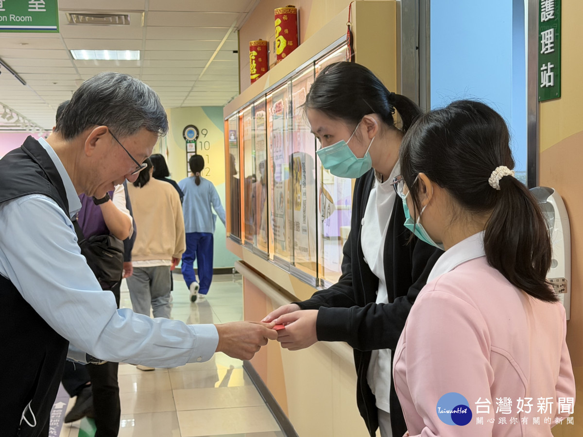 王明鉅副市長慰勞桃療醫護       打造友善職場穩定精神醫療量能